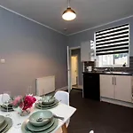 Central 5 Bedroom House With Parking In Nottingham