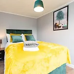 Central 5 Bedroom House With Parking In Nottingham