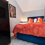 Central 5 Bedroom House With Parking In Nottingham