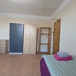 Big Double Bedroom Near Football And Cricket Ground And Railwaystation 59