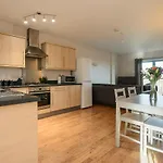 Portland Square - 2 Bedroom Modern City Apartment
