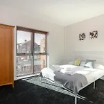 Portland Square - 2 Bedroom Modern City Apartment