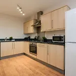Portland Square - 2 Bedroom Modern City Apartment