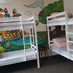 Igloo Backpackers Hostel & Annexe