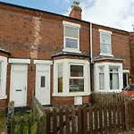 De Luxe Short Stays-Beeston House