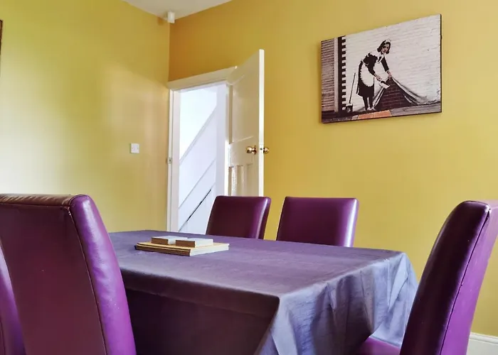Perry Road, Beautiful Large House Available For Guests And Contractors Parking Wifi