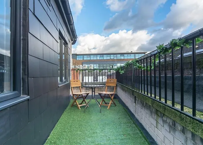 Luxury City Centre Penthouse With Balcony - 2 Bed Apartment