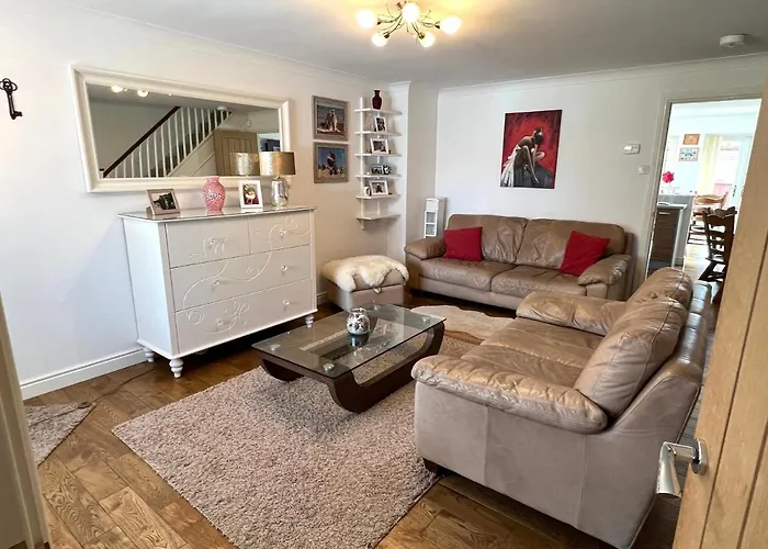 Simply Stunning 2 Bedroom Home With Parking Space