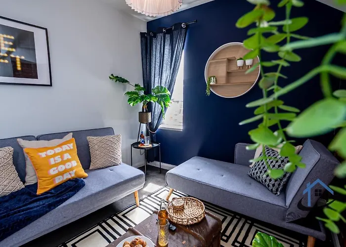 Flat 5, Super King Bed, Free Parking, Workspace, Free Wi-Fi