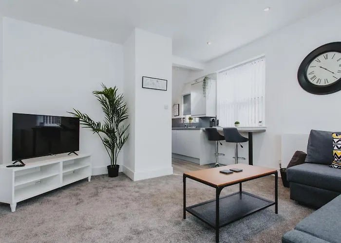 1 Bed Stylish City Flat 2Nd Floor Close To City Centre With Free Parking, King Size Bed & Wi-Fi