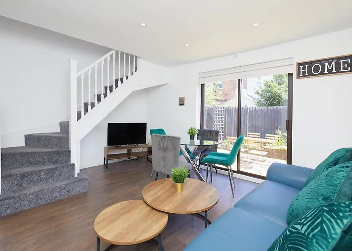 Modern 2 Bed House By City Centre