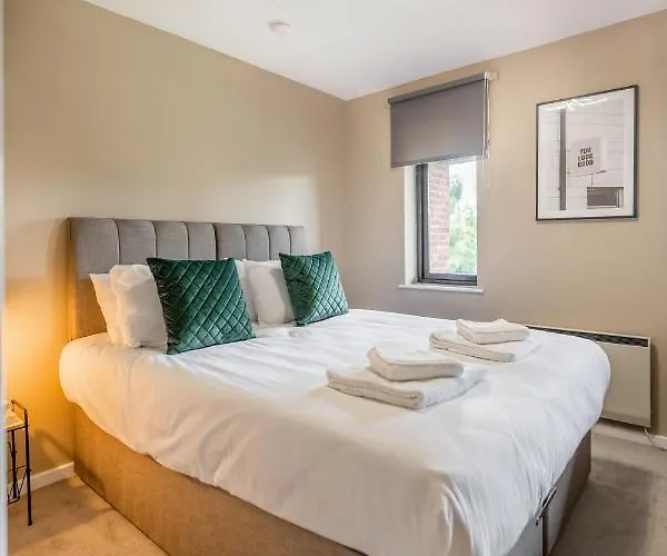Waterlily Apartment - Beautiful 1-Bed With Overlooking Balcony