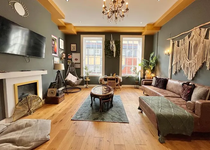 Unique & Luxurious 2 Bedroom City Centre Apartment