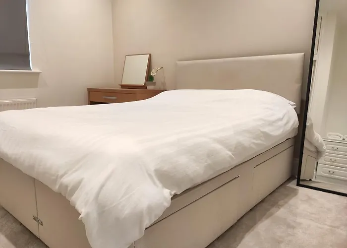 City Centre 2 Bedrooms 2 Ensuite Flat Free Parking