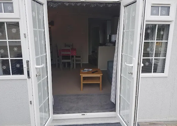 Lovely 2-Bed Chalet At Robinhood Retreat Free Park