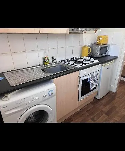 67,2 Colwick Road Ng2 4Al
