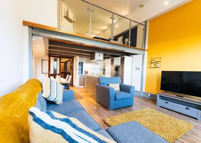 Nottingham Central Lace Market Apartment With Three Bedrooms And Free Parking