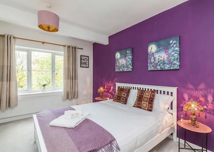 Lovely Home With Four Bedrooms And Private Garden And Parking, Close To Nottingham City Centre
