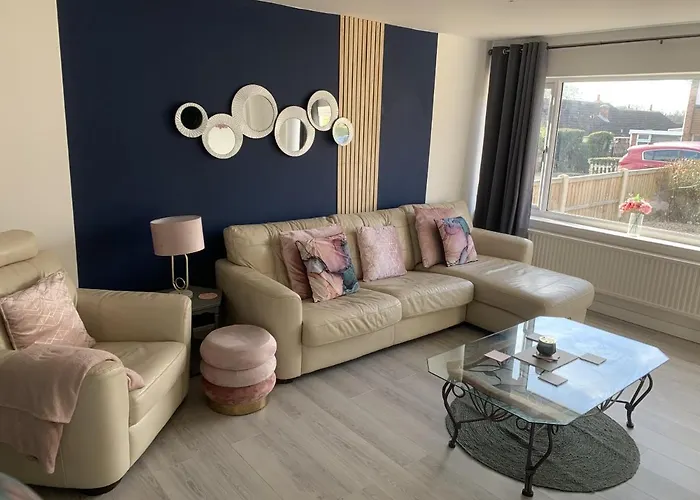 Crowthorne House, Beautiful 3 Bedroom Home For Upto 8 Guests, With Sofa Bed Cul-De-Sac With Private Driveway