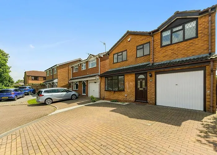 Cheerful 3-Bed Detached Home