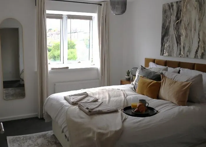 Charming 2 Bed House - Family Friendly