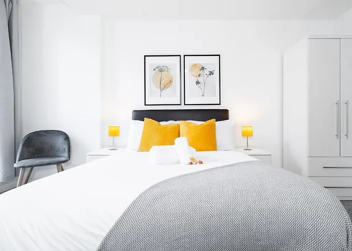 Opulent 2 Bedroom City Centre Apartment