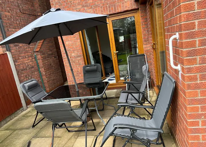 Entire -4 Bedrooms Detached House With Driveway