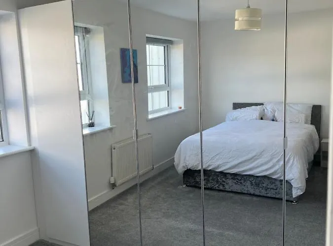 Private Deluxe Room Near City Hospital