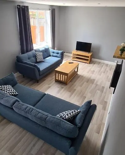 Well Presented 3 Bed House- 9 Guests - Great For Leisure Stays Or Contractors -Ng8 Postcode