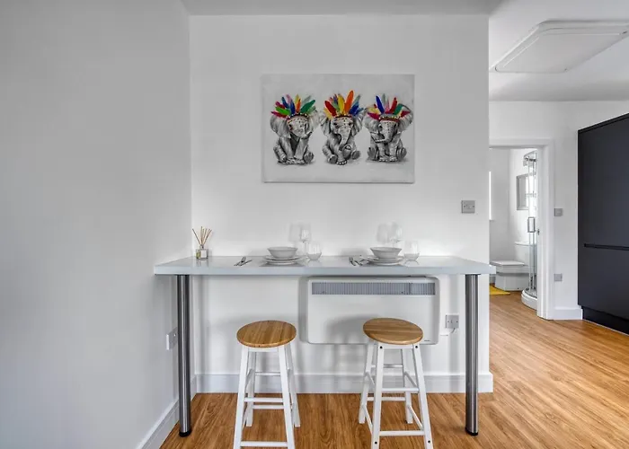 Complete Cute Apartment At Northfield Cottage