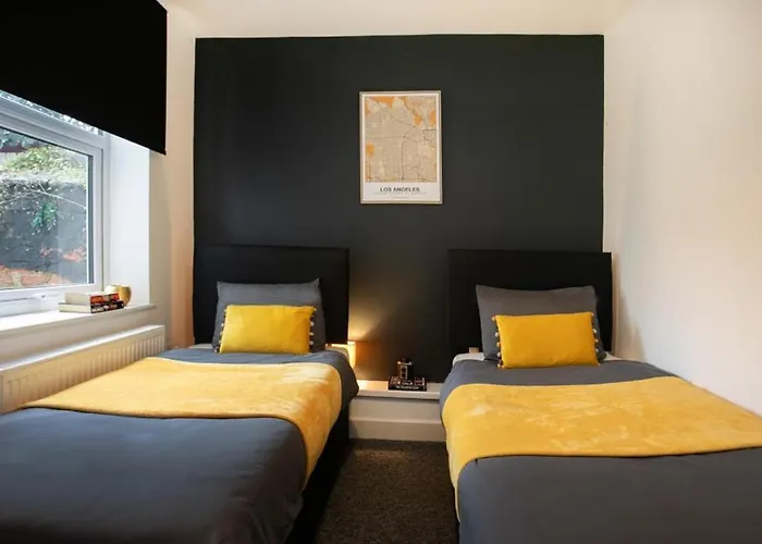 Spacious 2 Bedroom Apartments - 5 Mins From Qmc, Universities And City Centre!