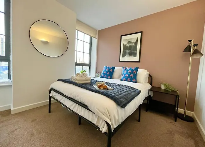 Spacious 2 Bedroom Apartment With Parking