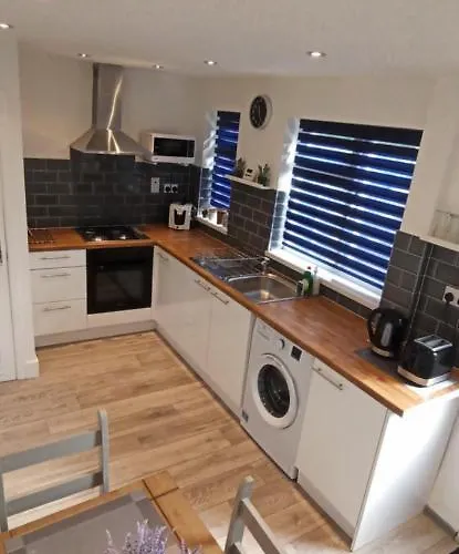 Broxtowe House -3 Bed House Parking Nottingham