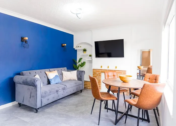 2 Bedroom House By Maison Stays - Free Parking