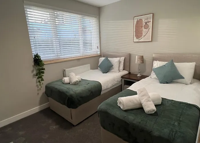 Immaculate Newly Refurbished 4 Bed House
