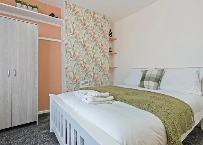 Stayzed N - Ng7 Cosy Home, Free Wifi, Parking, Smart Tv, Next To Nottingham City Centre, Ideal For Long Stays, Lots Of Amenities