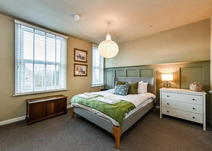3 Bedroom Semi-Detached House Ideal For Corporate Stays In Nottingham