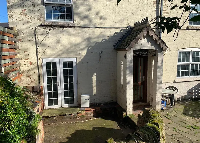 Antic Cottage For Family