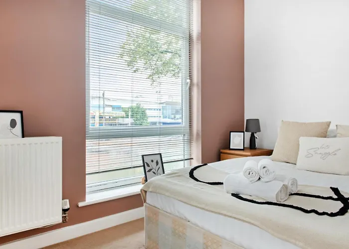 Spacious 2 Bedroom Apartment Opposite Qmc Hospital