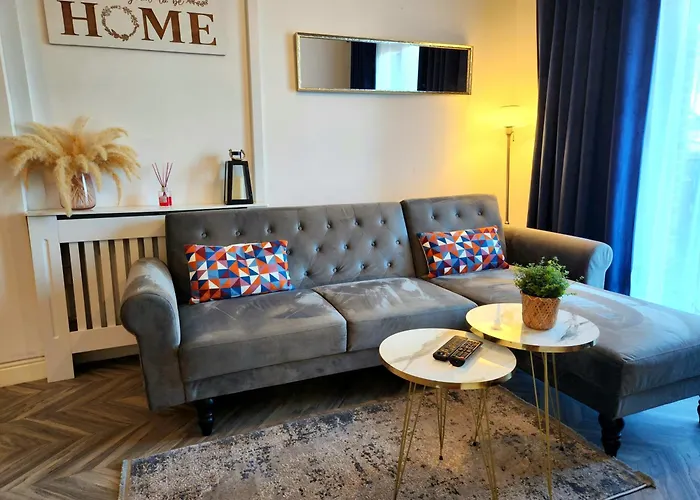 Stylish Serviced Studio Flat With Parking Located Just Off The Vibrant Mansfield Road