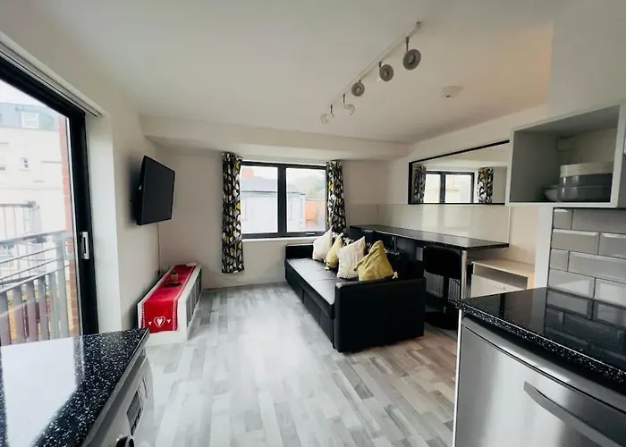 Lovely 2 Bedroom Flat With Free Parking Flat 5
