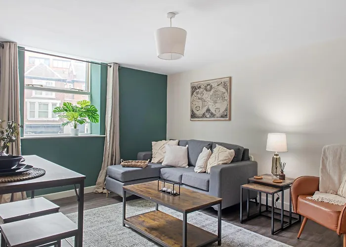 Spacious 2 Bedroom Apartment - Great Location
