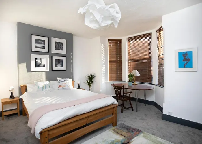 Arthouse - Lovely, Spacious And Elegant 5Bed House