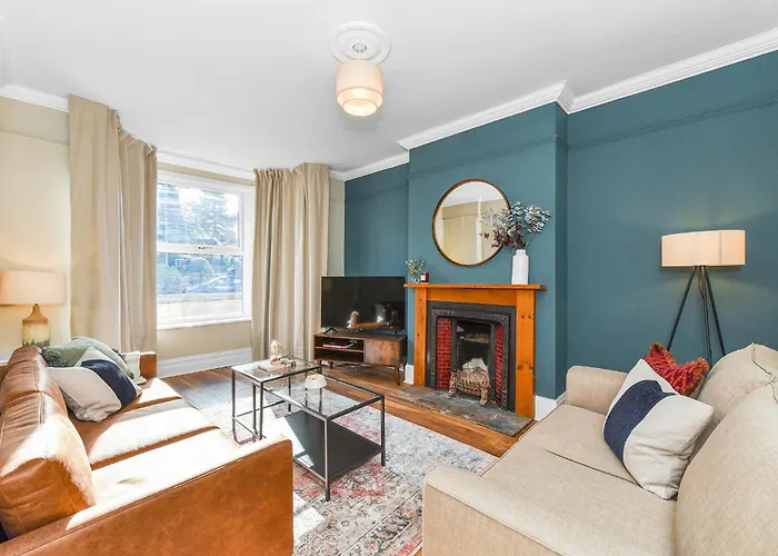 Haydn House Luxurious Retreat - 4 Bedroom, 10 Guest Max, Perfect Home Away From Home