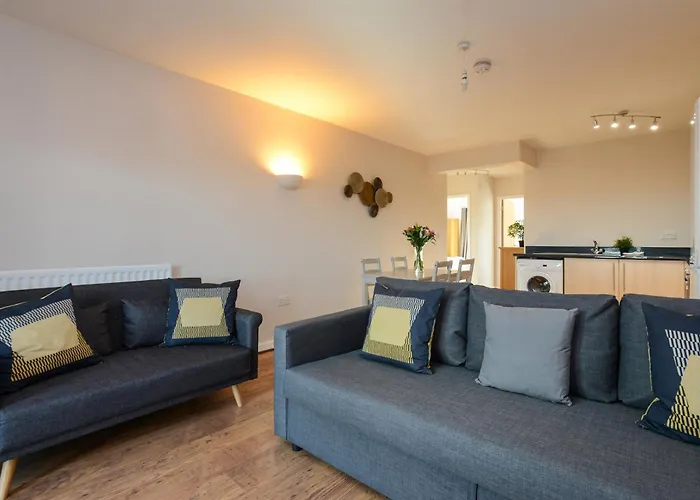 Portland Square - 2 Bedroom Modern City Apartment