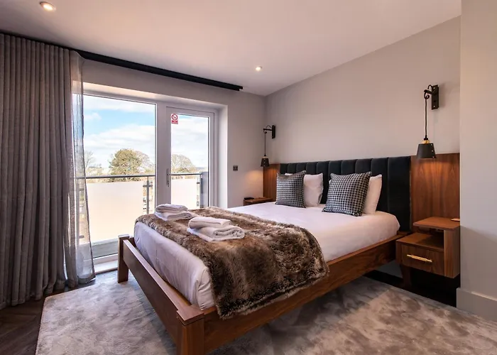 Super High End 1 Bed With Balcony - Central West Bridgford