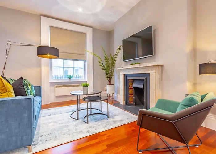 Luxury Spacious Flat For 4 Guests & Free Parking