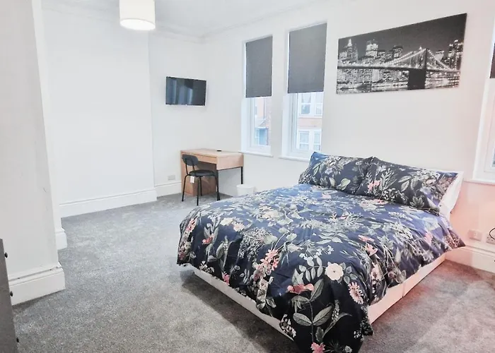 Spacious Room In Modern House Near Nottingham