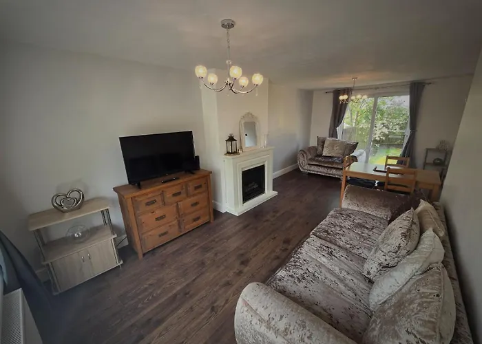 Comfy, 3 Bedroom House, Ng5, Free Parking