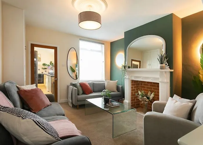 Stylish 4 Bed Home In Central Nottingham W/Parking